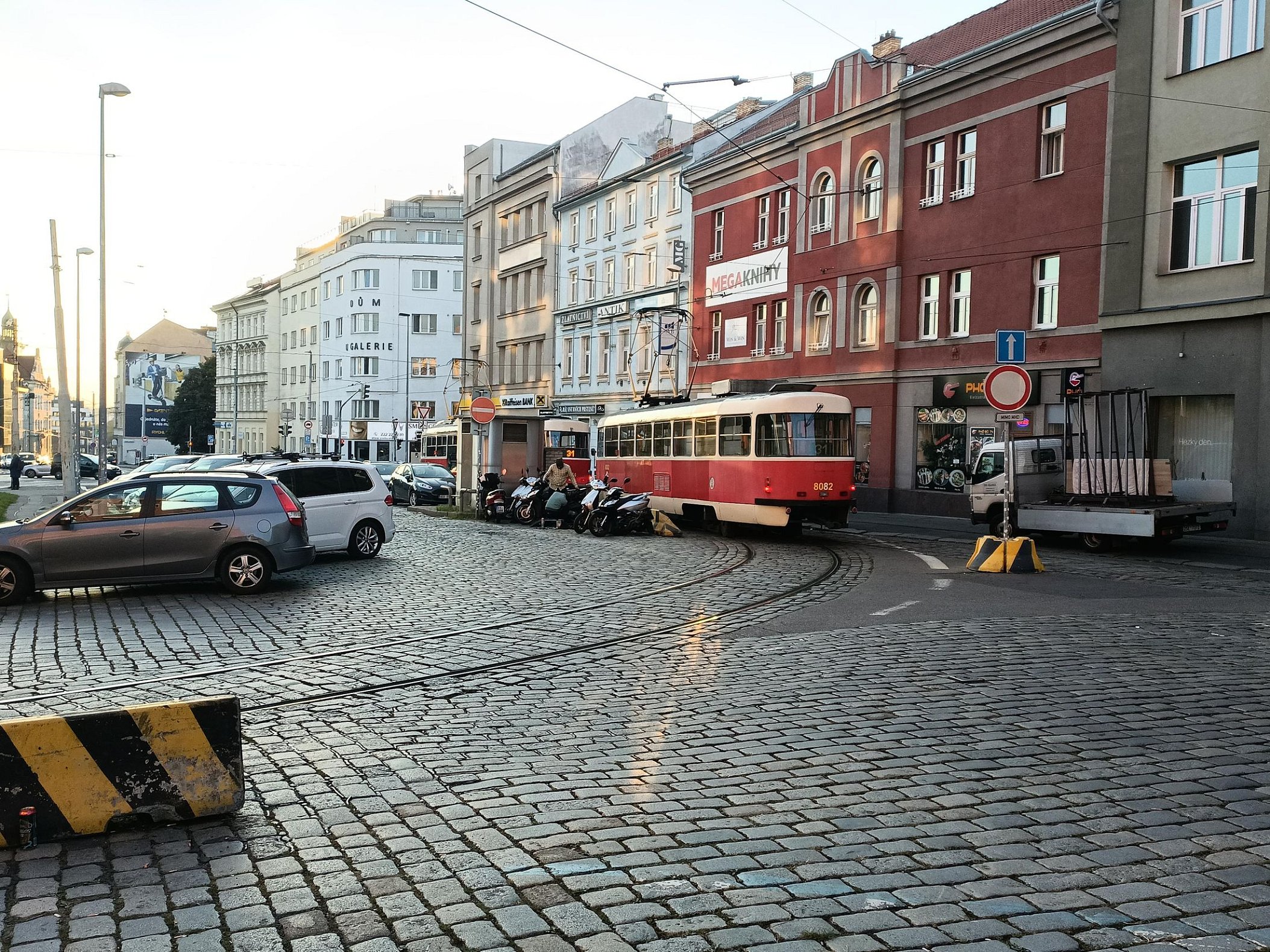 Tramvajová zastávka Vysočanská